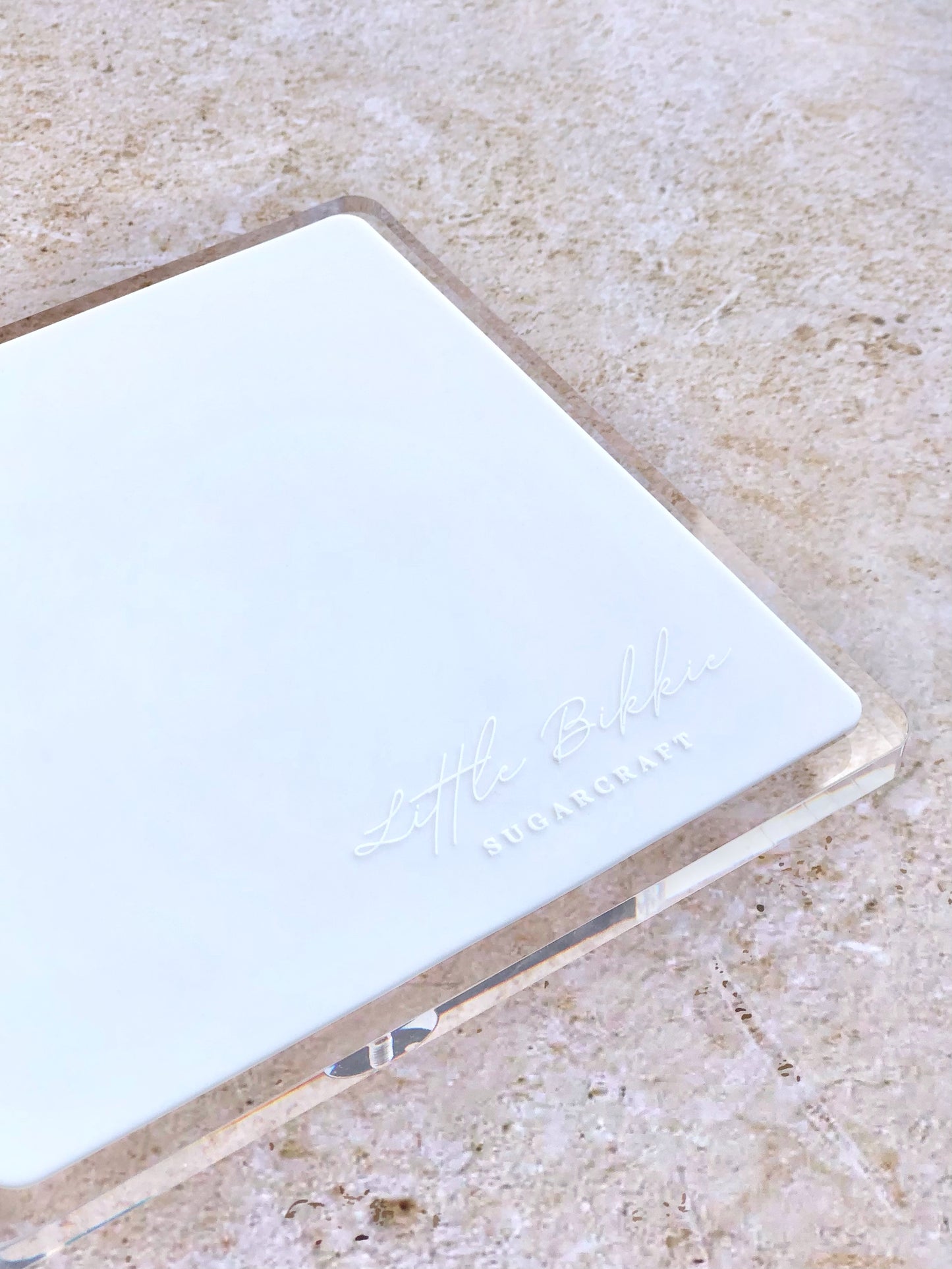 Cookie turntable with white, non slip silicone mat. close up view